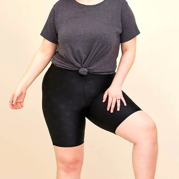 ❤️NWT VINTAGE TORRID VALENTINES DAY BIKE SHORTS - HEART PRINT 9' HIGH WAIST PLUS - Picture 8 of 15